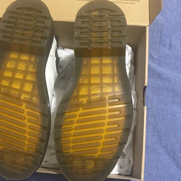 White Dr Martens Chelsea Boot size 8 - Picture 14 of 14